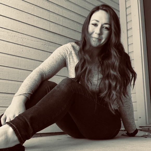 Meet your Posher, Sara - Picture 2 of 2